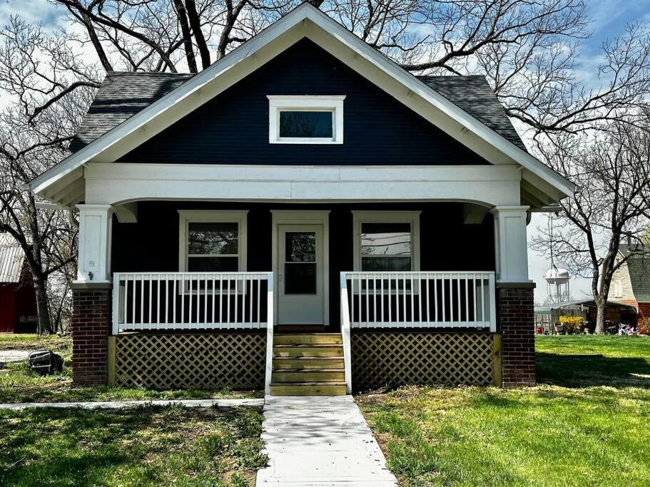Mrs. Hughes Cottage - 2 Bedroom House W/ Parking Hamilton Buitenkant foto
