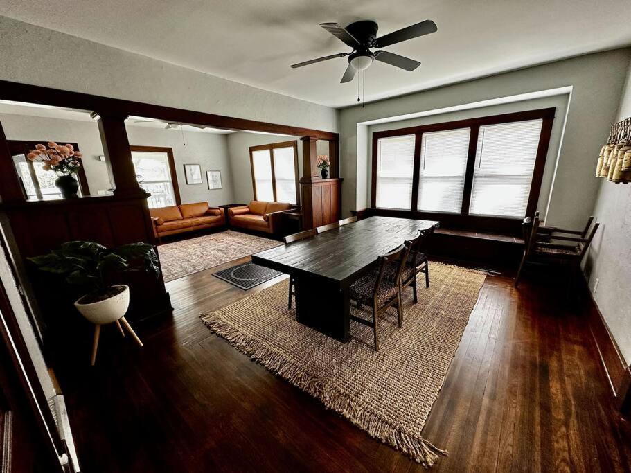 Mrs. Hughes Cottage - 2 Bedroom House W/ Parking Hamilton Buitenkant foto