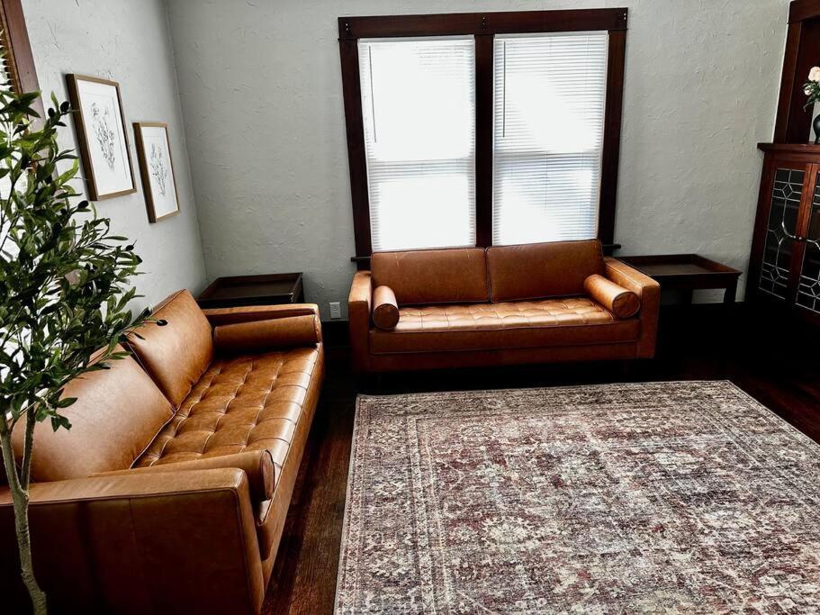 Mrs. Hughes Cottage - 2 Bedroom House W/ Parking Hamilton Buitenkant foto